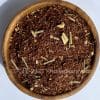 Houten kom met biologische Rooibos Lemon Ginger; ideaal voor wie detox thee kopen wil.