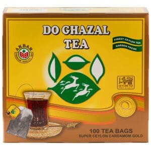 Verpakking van Do Ghazal Kardemom thee uit Sri Lanka met glas thee en theezakje op de voorgrond.