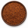 Rooibos puur als losse droge thee in een rond houten bakje op witte achtergrond