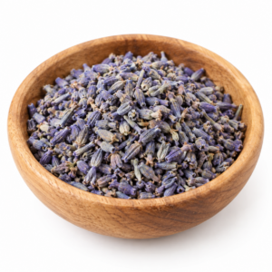 Biologische lavendel in een houten schaaltje
