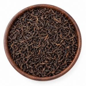 Sfeerbeeld van zwarte Ceylon thee in een rond bakje; originele productverpakking in de galerij