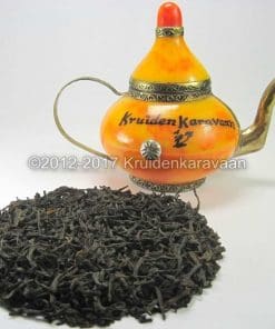 Losse orange pekoe thee met oosterse theepot op productpagina voor Oranje Pecco ontbijtthee online kopen.